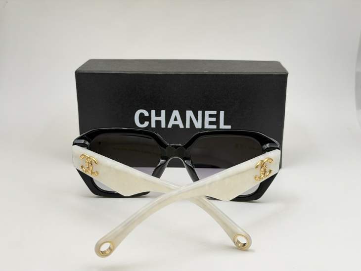 Picture of Chanel Sunglasses _SKUfw80879658fw